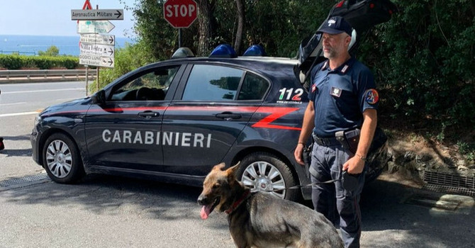 Lo fermano con 18 dosi di cocaina davanti a una discoteca di Alassio: nei guai 28enne residente nel Cuneese Lo fermano con 18 dosi di cocaina davanti a una discoteca di Alassio: nei guai 28enne residente nel Cuneese