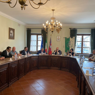 Consiglio provinciale itinerante a Sommariva Perno, ampia partecipazione dei sindaci del Roero