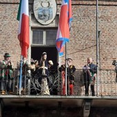 La proclamazione della Castellana 2025 Jessica Perruccio al balcone del municipio