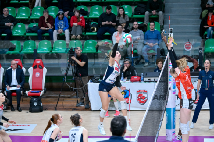 Alessia Bolzonetti, premiata MVP del match, in azione contro le Gatte (foto di Danilo Ninotto)