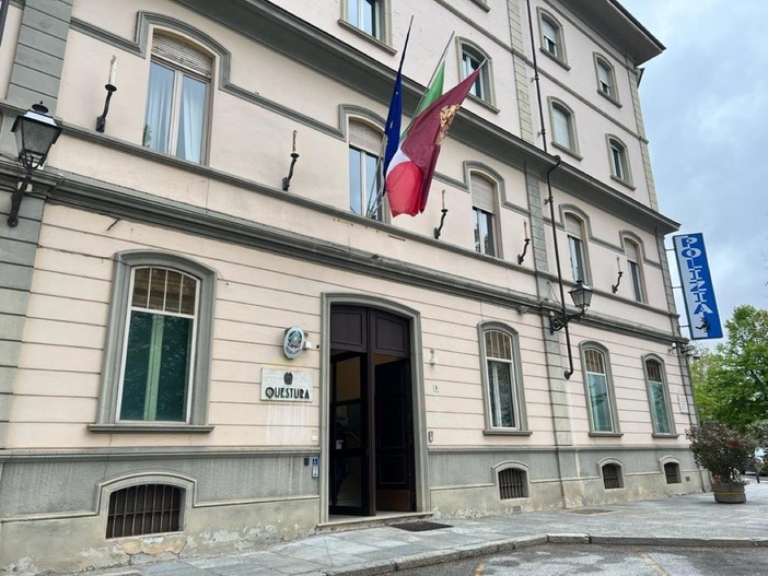 Polizia di Stato, al via il nuovo portale per le denunce online: per lo smarrimento di documenti e beni non serve più andare in Questura Polizia di Stato, al via il nuovo portale per le denunce online: per lo smarrimento di documenti e beni non serve più andare in Questura