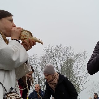 Nel Roero la tradizione del suono delle conchiglie ha ammaliato i presenti [Foto e Video]