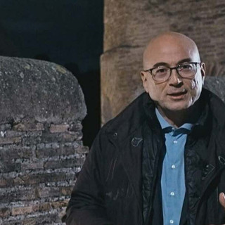Il giornalista albese Aldo Cazzullo durante la puntata sulla Resistenza
