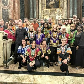 Il coro allargato della Madonna dei fiori di Bra Il coro allargato della Madonna dei fiori di Bra
