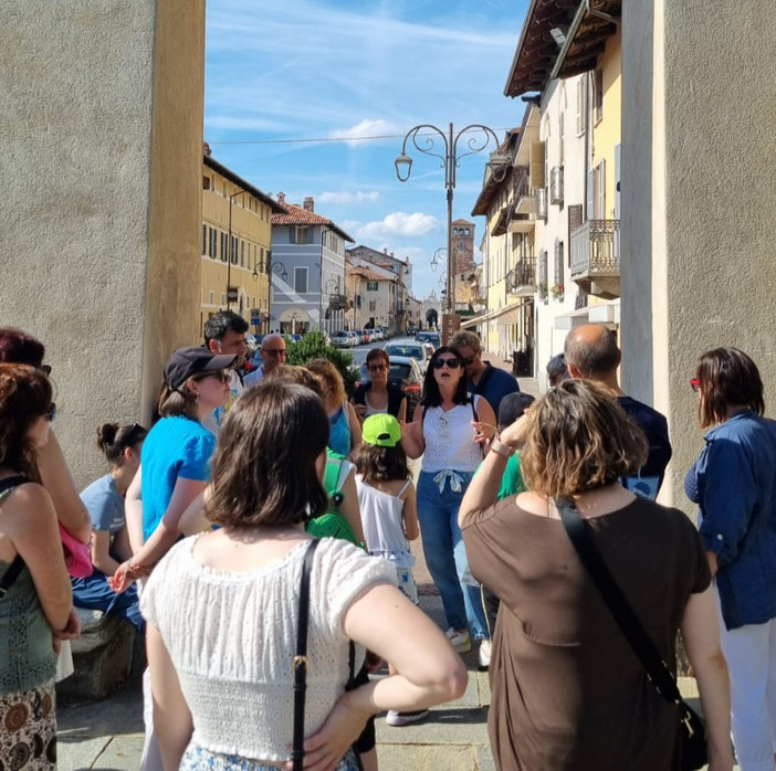 “Scoprire Cherasco è una passeggiata”: tornano i Walking Tour 2026