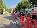 la gente in attesa per il via di Collisioni 2025 la gente in attesa per il via di Collisioni 2025