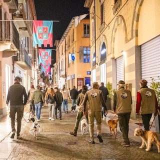 Alba celebra il “Capodanno del Tartufo”: cercatori in sfilata, presentazione a teatro e brindisi delle eccellenze in piazza