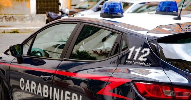 Non rispetta l’obbligo di firma presentando un certificato medico falso: finisce in carcere