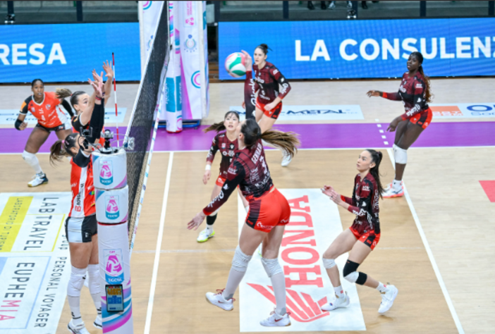 Melanie Parra, premiata MVP del match, in azione contro le Gatte (foto di Danilo Ninotto)