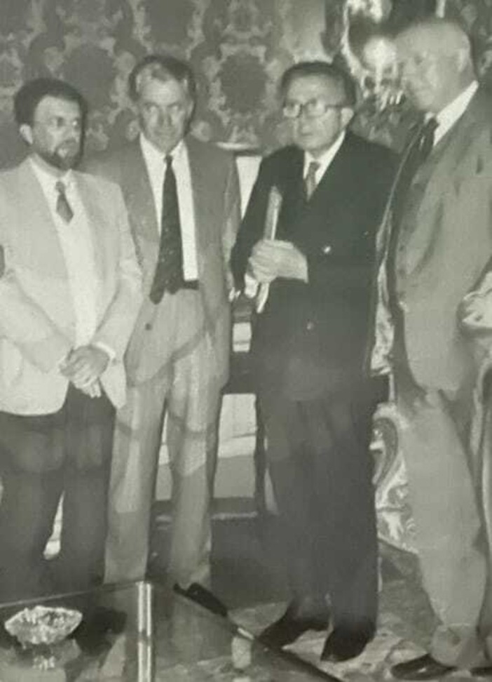 Natale Carlotto in un incontro con Giulio Andreotti. Presente anche Gianfranco Falcio (primo  a sinistra)