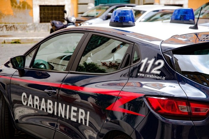 Non rispetta l’obbligo di firma presentando un certificato medico falso: finisce in carcere