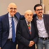 Enrico Beruschi tra il maestro Luigi Giachino e il sindaco di Cortemilia Marco Zunino Enrico Beruschi tra il maestro Luigi Giachino e il sindaco di Cortemilia Marco Zunino