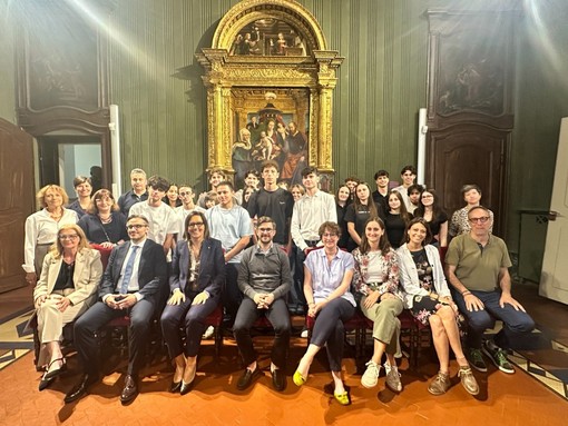 La cerimonia nella sala del Consiglio comunale albese La cerimonia nella sala del Consiglio comunale albese
