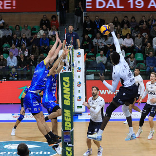 Un attacco di Keita: Verona vince a Cuneo 0-3 (Foto Bramardi, Ninotto) Un attacco di Keita: Verona vince a Cuneo 0-3 (Foto Bramardi, Ninotto)