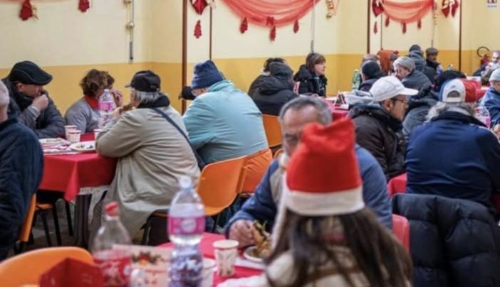 Natale condiviso ad Alba: la Caritas apre la mensa per chi non vuole restare solo Natale condiviso ad Alba: la Caritas apre la mensa per chi non vuole restare solo