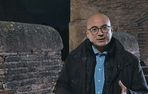 Il giornalista albese Aldo Cazzullo durante la puntata sulla Resistenza Il giornalista albese Aldo Cazzullo durante la puntata sulla Resistenza