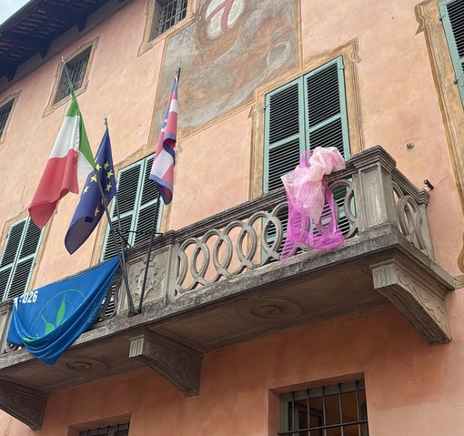 Cherasco si tinge di rosa: il Comune aderisce all'Ottobre Rosa per la prevenzione del tumore al seno Cherasco si tinge di rosa: il Comune aderisce all'Ottobre Rosa per la prevenzione del tumore al seno