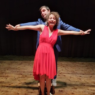 Compagnia Teatro di Tela in un'esibizione nel 2023