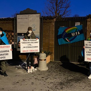 La protesta organizzata dai lavoratori della mensa nello scorso gennaio