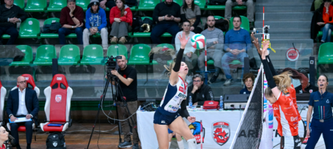 Alessia Bolzonetti, premiata MVP del match, in azione contro le Gatte (foto di Danilo Ninotto)