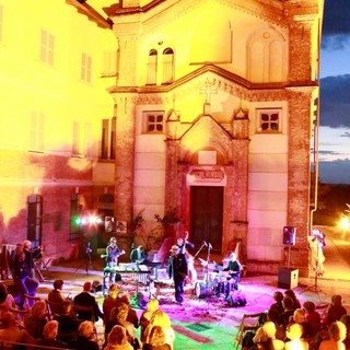 Sul palco Belvedere di Dogliani Castello si parte con la rassegna musicale  per l'estate