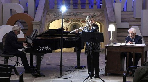 Giorgio Costa, Elena Cornacchia e Bruno Gambarotta - Fotografie di Mauro Ravera Giorgio Costa, Elena Cornacchia e Bruno Gambarotta - Fotografie di Mauro Ravera