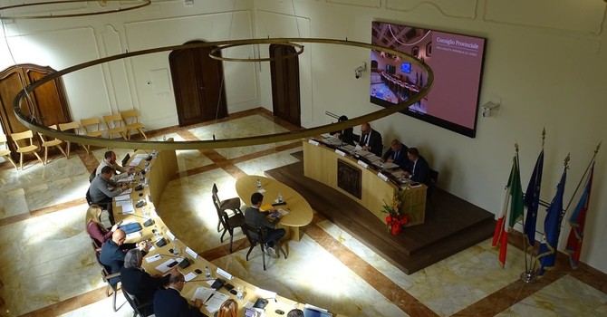 Provincia, resta indecifrabile la situazione politica ad un mese dalle elezioni di presidente e consiglio