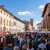 Cherasco, domenica 29 marzo il primo Mercato dell’Antiquariato e del Collezionismo del 2026