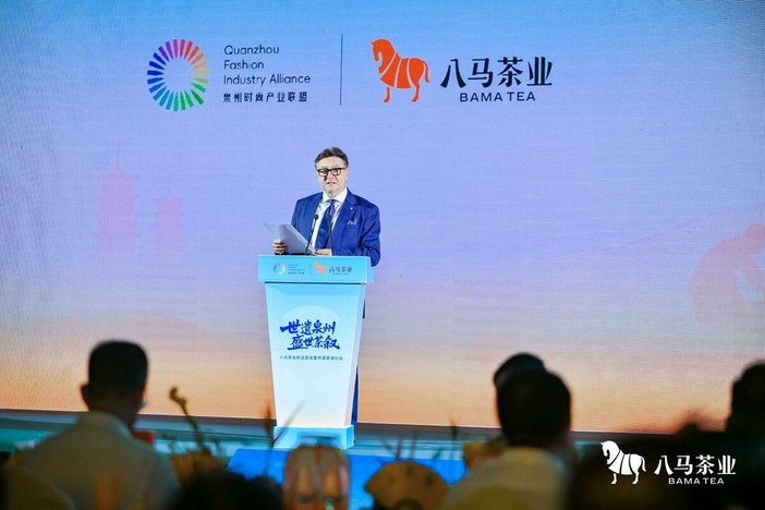 La Cultura del Vino Italiano incontra la Cultura del Tè Cinese: ad Alba un incontro internazionale di grande valore La Cultura del Vino Italiano incontra la Cultura del Tè Cinese: ad Alba un incontro internazionale di grande valore