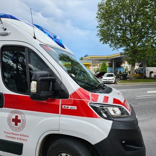 Cuneo, attimi di apprensione in discesa Bellavista: uomo minaccia gesto estremo con il gas Cuneo, attimi di apprensione in discesa Bellavista: uomo minaccia gesto estremo con il gas