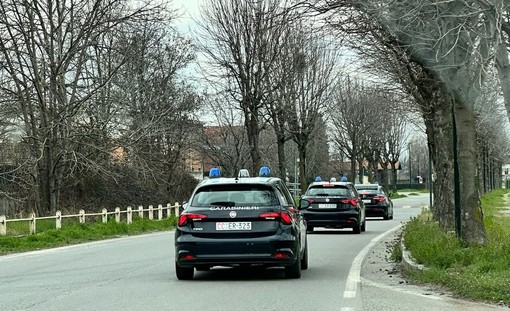 Cinghiate, strangolamenti e cocaina a una quindicenne: 11 anni e 8 mesi di reclusione al compagno quarantacinquenne