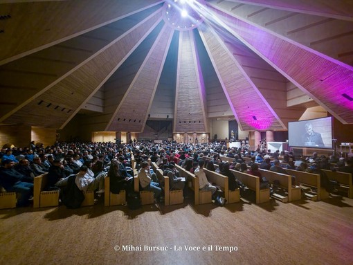 Catechesi per i giovani al Santo Volto di Torino (foto di Mihai Bursuc) Catechesi per i giovani al Santo Volto di Torino (foto di Mihai Bursuc)