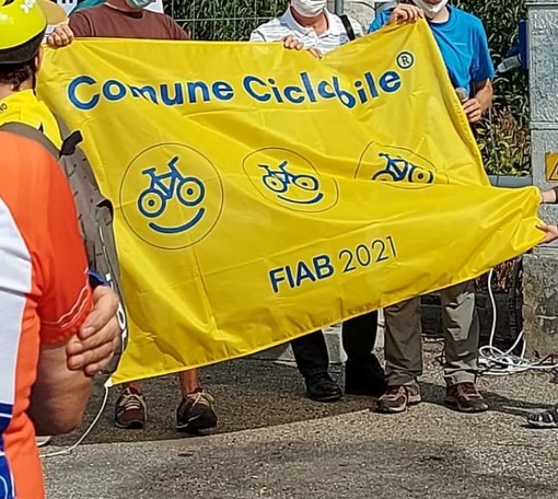 Alba: consegna della bandiera “Comune Ciclabile” in occasione della Settimana Europea della Mobilità Sostenibile