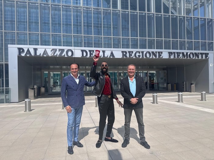 Il presidente Cirio e l’assessore Bongioanni hanno accolto al Grattacielo Piemonte la superstar del wrestling Montez Ford Il presidente Cirio e l’assessore Bongioanni hanno accolto al Grattacielo Piemonte la superstar del wrestling Montez Ford