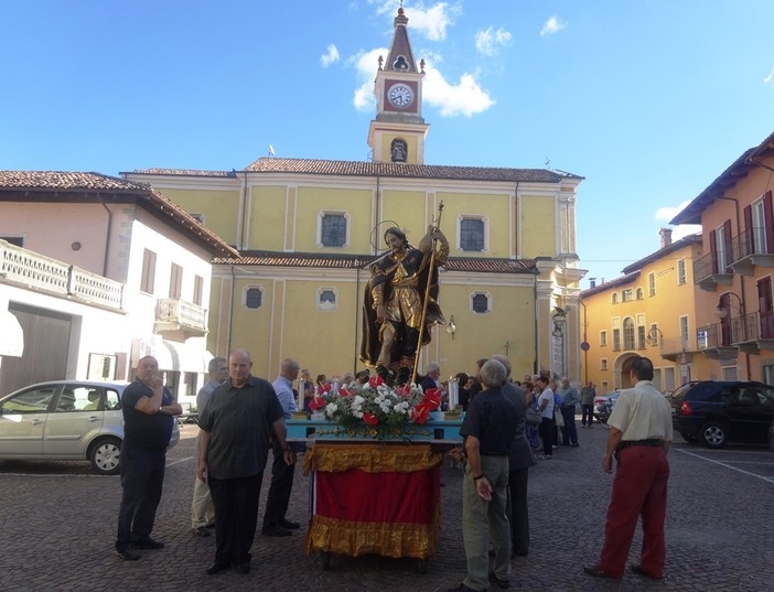 In foto una processione del passato in onore di san Rocco, a Narzole In foto una processione del passato in onore di san Rocco, a Narzole