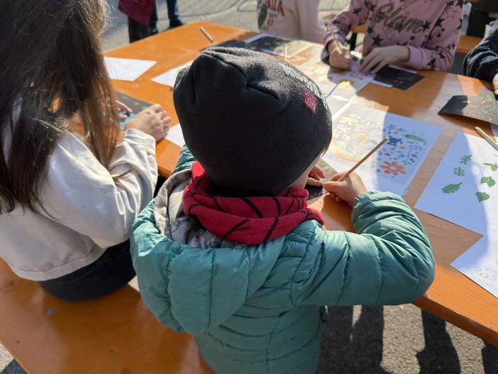 A Dogliani “C’entro anch’io” cresce in piazza: attività, incontri e nuovi spazi per i giovani