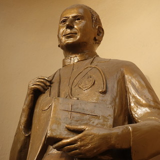 Statua del beato fratel Luigi Bordino, santuario antico della Madonna dei fiori di Bra Statua del beato fratel Luigi Bordino, santuario antico della Madonna dei fiori di Bra