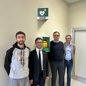 Pallavolo Alba e Olimpo Basket donano alla città un defibrillatore Pallavolo Alba e Olimpo Basket donano alla città un defibrillatore