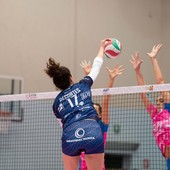 Un attacco di Decortes nel match disputato all'andata (foto sito Legavolleyfemminile) Un attacco di Decortes nel match disputato all'andata (foto sito Legavolleyfemminile)