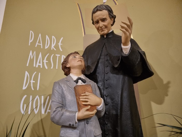 Don Bosco e Domenico Savio rappresentati nella cappella dei Salesiani di Bra
