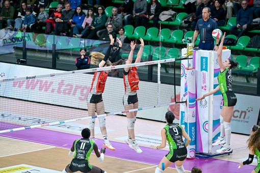 Le Gatte in azione contro Vallefoglia (foto di Danilo Ninotto) Le Gatte in azione contro Vallefoglia (foto di Danilo Ninotto)