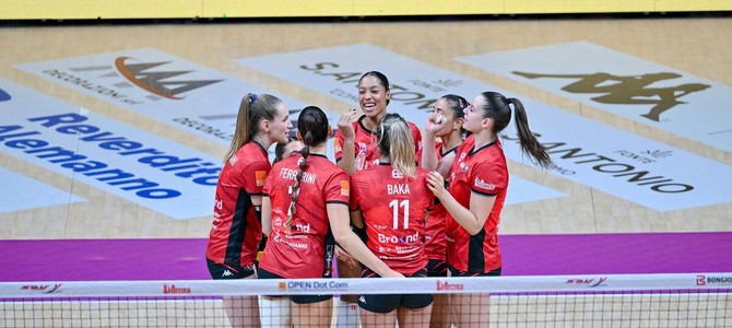 VOLLEY A1F / Granda Volley stasera in trasferta a Pesaro contro Vallefoglia