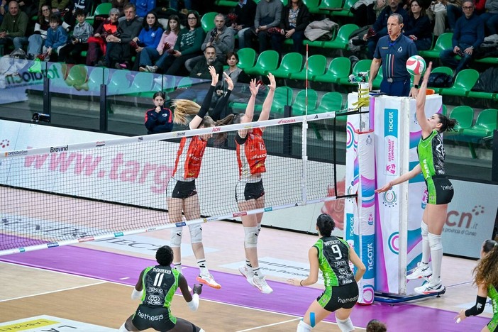 Le Gatte in azione contro Vallefoglia (foto di Danilo Ninotto)