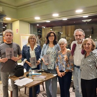 Dialoghi tra scrittura e parole: presentata a Bra la nuova opera di Ivana Gianmoena Dialoghi tra scrittura e parole: presentata a Bra la nuova opera di Ivana Gianmoena