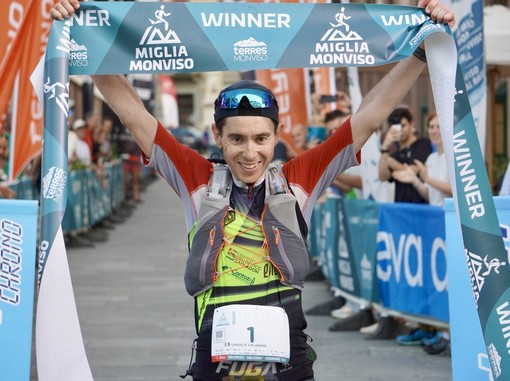 Daniele Calandri al traguardo della 100KMMonviso 2026 - Foto Paola Ravazzi Daniele Calandri al traguardo della 100KMMonviso 2026 - Foto Paola Ravazzi