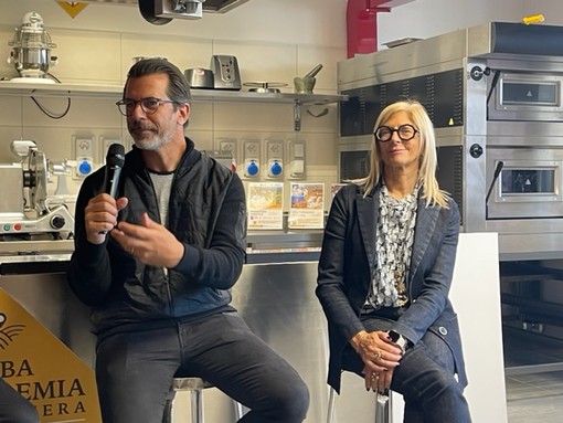 Lo chef Andreas Caminada con la presidente della Fiera internazionale del Tartufo Bianco d'Alba, Liliana Allena