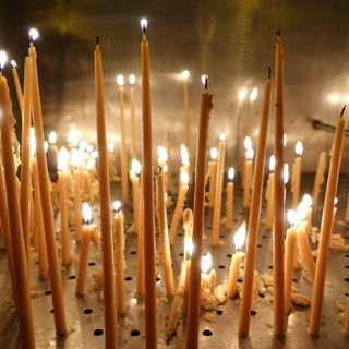 Schegge di luce: pensieri sui Vangeli festivi di Claudio Bo