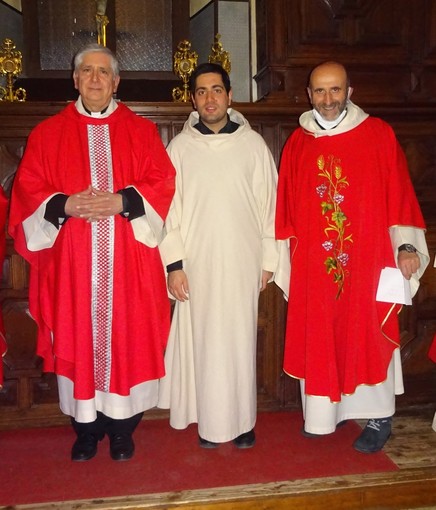 Don Mattia Miggiano (al centro) con monsignor Fernando Filograna e don Giorgio Garrone