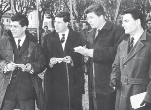 Piero Dardanello (il primo da sinistra) al lavoro, in una foto d'epoca