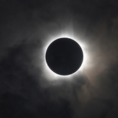 Eclissi solare, il direttore di Oculistica dell'Asl Cn2: "Nessuna protezione fai da te, servono occhiali certificati"